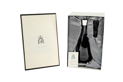 Lot 129 - QUEEN ELIZABETH II GIFTED DECANTER, CHRISTMAS 2009