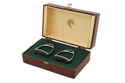 Lot 54 - Horse racing interest – A cased pair of George V sterling silver novelty napkin ring, Birmingham 1932 by A. Wilcox