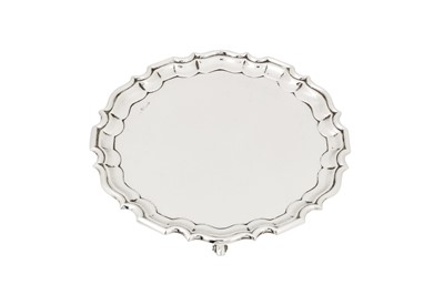 Lot 270 - An Elizabeth II sterling silver small salver, Sheffield 1959 by Walker and Hall