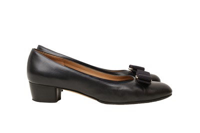 Lot 169 - Salvatore Ferragamo Navy Vara Bow Heeled Pump - Size UK 6