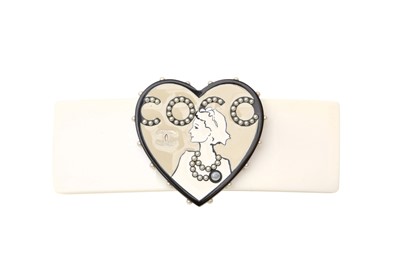 Lot 472 - Chanel White Coco Heart Hair Barette