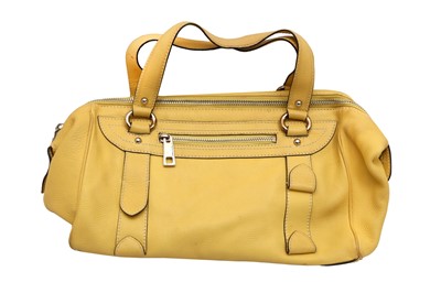 Lot 89 - A MARC JACOBS YELLOW SHOULDER BAG
