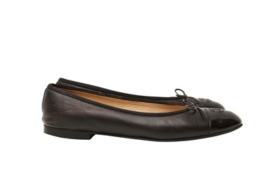 Lot 542 - Chanel Black CC Ballet Flat - Size 41.5