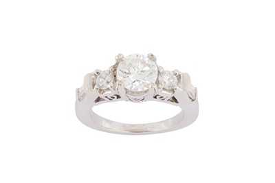Lot 8 - A DIAMOND RING