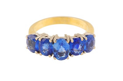Lot 31 - A FIVE-STONE SAPPHIRE RING