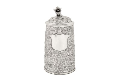 Lot 161 - A large late 19th century Chinese Export silver lidded mug or tankard, Canton circa 1880 by Qiu Ji, retailed by Lee Ching of Canton and later Hong Kong