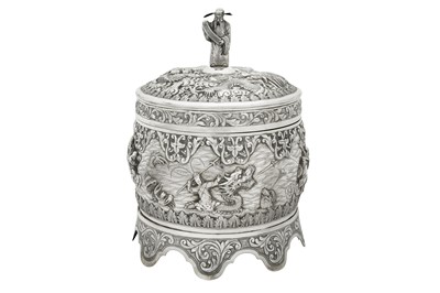 Lot 142 - A late 20th century Chinese silver betel box set on stand, Hong Kong circa 1970 by Chen Riji