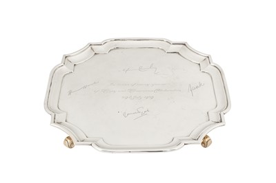 Lot 272 - A George VI sterling silver salver, London 1939 by Goldsmiths and Silversmiths