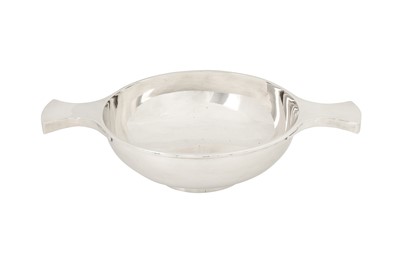 Lot 301 - A George V sterling silver quaich, London 1926 by Goldsmiths and Silversmiths