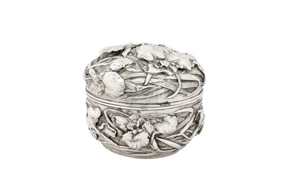 Lot 168 - An early 20th century Japanese silver box or covered sugar bowl, Yokohama crica 1920 retailed by Kuhn and Komor