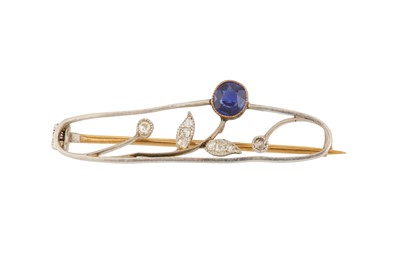 Lot 9 - A SAPPHIRE AND DIAMOND BROOCH, CIRCA 1930