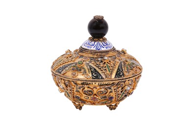 Lot 363 - A GILT, PAINTED, AND ENAMELLED METAL TRINKET BOX MADE FOR THE EXPORT MARKET