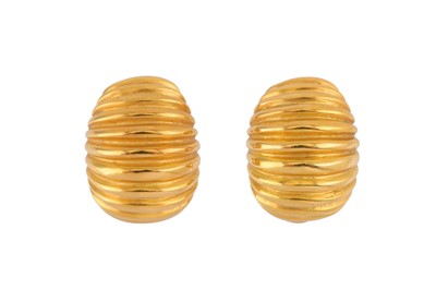 Lot 118 - A PAIR OF BOMBÉ EARRINGS