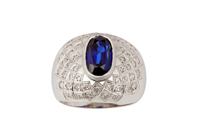 Lot 17 - A SAPPHIRE AND DIAMOND BOMBÉ RING