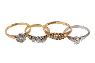 Lot 14 - A GROUP OF DIAMOND RINGS