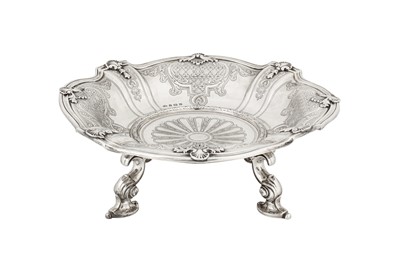 Lot 304 - A George V sterling silver fruit dish, Birmingham 1926 by Elkington and Co