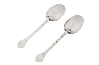 Lot 466 - A pair of Charles II sterling silver ‘lace back’ spoons, London 1683 by John Smith (free c. 1654, d c. 1690)