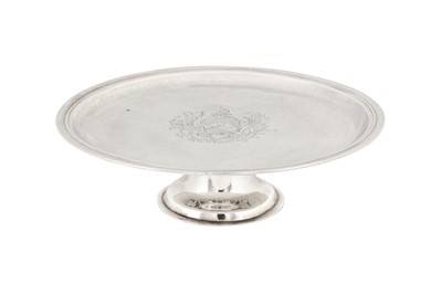 Lot 406 - A George I Irish sterling silver footed salver or tazza, Dublin 1723 by Joseph Walker (active 1690-1722)