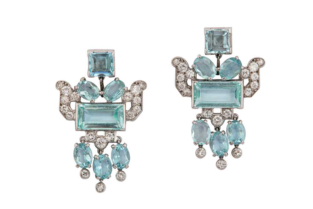 37 - A PAIR OF AQUAMARINE AND DIAMOND PENDENT EARRINGS BY CARTIER, CIRCA 1935