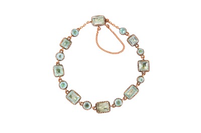 Lot 36 - AN AQUAMARINE BRACELET