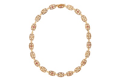 Lot 133 - A GARNET AND SEED PEARL NECKLACE
