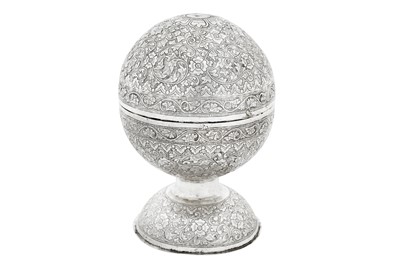Lot 144 - An early to mid-20th century Malay unmarked silver bowl and cover, probably Penang