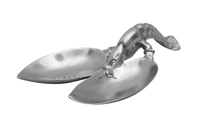 Lot 334 - A PEWTER SERVING DISH