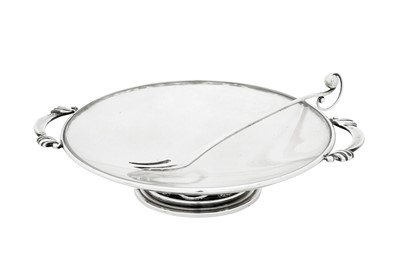 Lot 211 - An early 20th century Danish sterling silver small hors d'oeuvre dish, Copenhagen 1925-32 by Georg Jensen