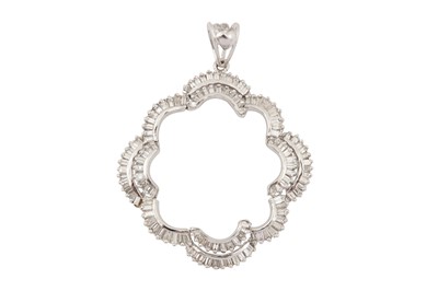 Lot 104 - A DIAMOND PENDANT