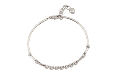 Lot 92 - A DIAMOND BRACELET