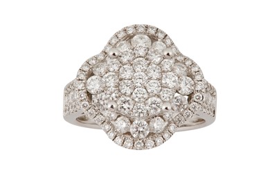 Lot 105 - A DIAMOND RING