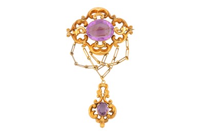 Lot 129 - AN AMETHYST BROOCH