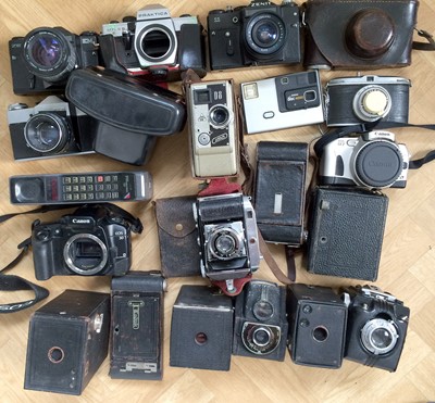 Lot 467 - A Camera Collectors End Lot of Box & Other Cameras.