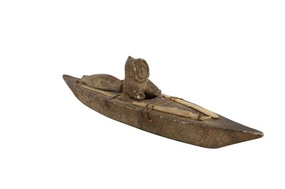 Lot 265 - A SOAPSTONE INUIT CARVING