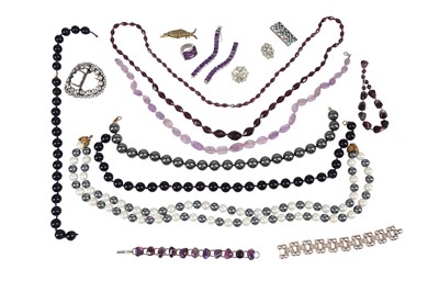 Lot 46 - A GROUP OF SILVER AND COSTUME JEWELLERY