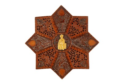 Lot 404 - A CARVED AND PIERCED FRUITWOOD LIDDED BOX