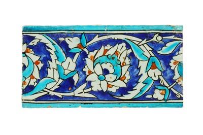 Lot 301 - AN IZNIK BORDER POTTERY TILE WITH HATAYI MOTIF