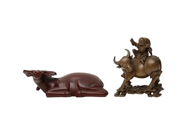 Lot 857 - A CHINESE FUZHOU (FOOCHOW) LACQUER FIGURE AND A VIETNAMESE FIGURE