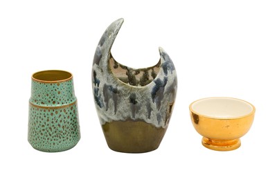 Lot 157 - A GROUP OF CERAMIC ITEMS