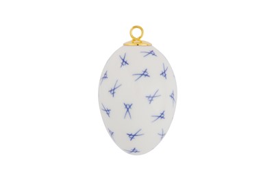 Lot 21 - A MEISSEN EGG PENDANT