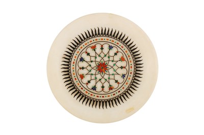 Lot 476 - AN INDIAN PIETRA DURA WHITE MARBLE DISH
