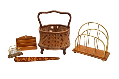 Lot 538 - A GROUP OF ITEMS