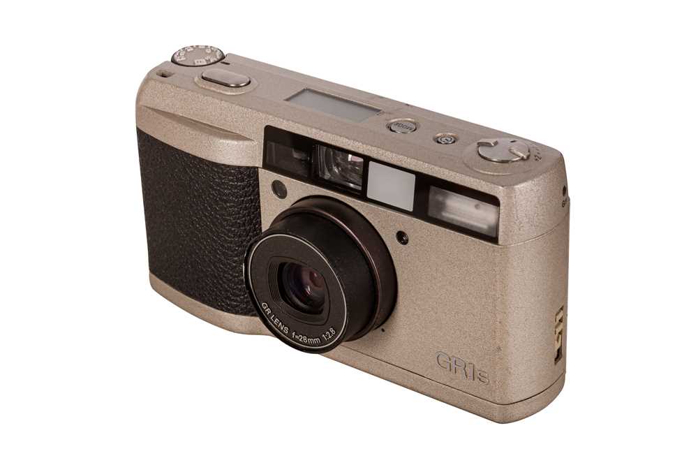 Lot 336 - A Ricoh GR1s 35mm Compact Camera