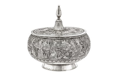 Lot 391 - A MID-20TH CENTURY PERSIAN (IRANIAN) SILVER COVERED BOWL (SAHAN)