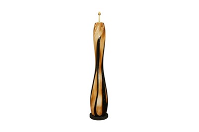 Lot 478 - A CONTEMPORARY BESPOKE BLACK AND BROWN GLASS STANDARD LAMP