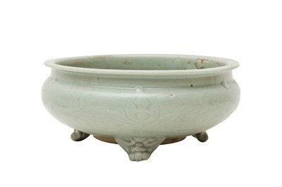 Lot 660 - A CHINESE LONGQUAN CELADON CENSER