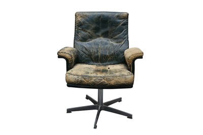 Lot 331 - UNKNOWN (EUROPEAN); A GREEN LEATHER UPHOLSTERED OFFICE SWIVEL ARMCHAIR