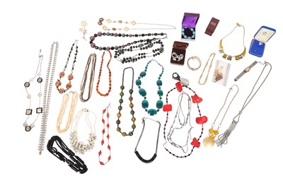 Lot 52 - A GROUP OF COSTUME JEWELLERY
