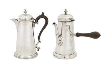 Lot 317 - An assembled Edwardian/George V sterling silver café au lait set, Sheffield 1906/1912 by Martin, Hall and Co