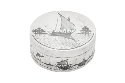 Lot 362 - AN EARLY 20TH CENTURY IRAQI SILVER AND NIELLO SMALL BOX